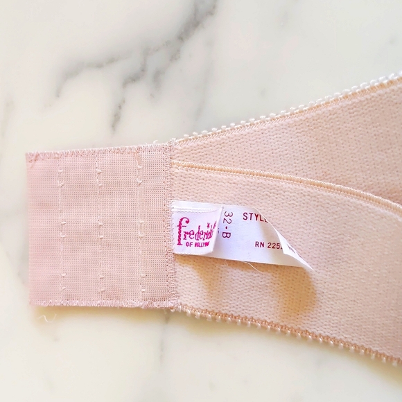NWOT. Frederickas of Hollywood Padded Strapless 32B Bra. - Picture 4 of 5